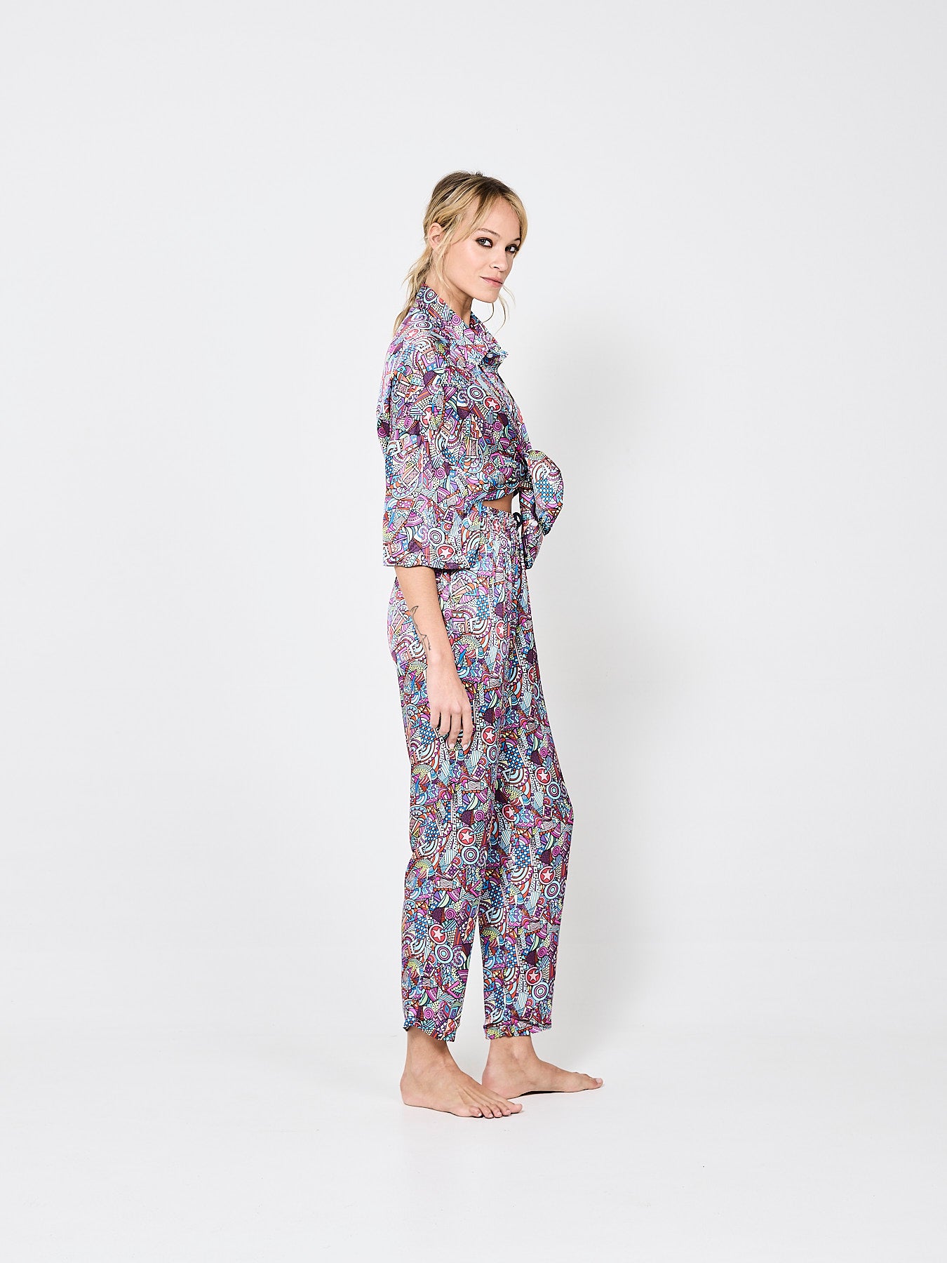 Abstract Imprints Silk Full Outfit (Woman)